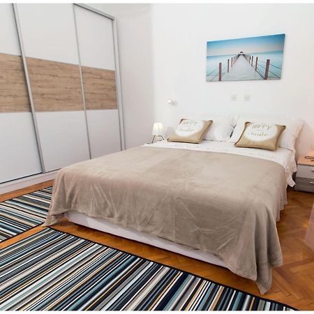 Large Apartment Between Split And Trogir Каштела Экстерьер фото