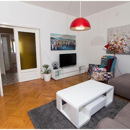Large Apartment Between Split And Trogir Каштела Экстерьер фото