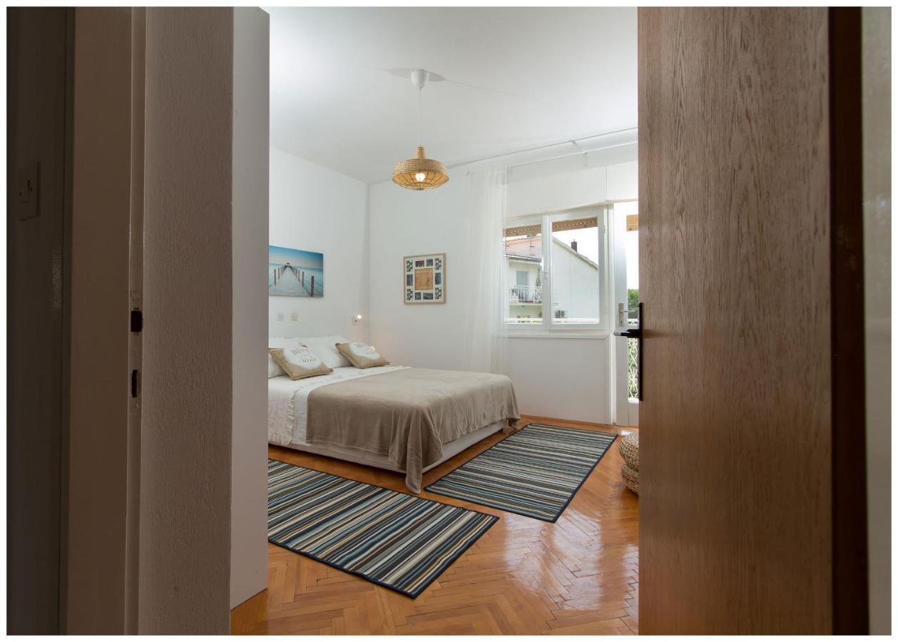 Large Apartment Between Split And Trogir Каштела Экстерьер фото