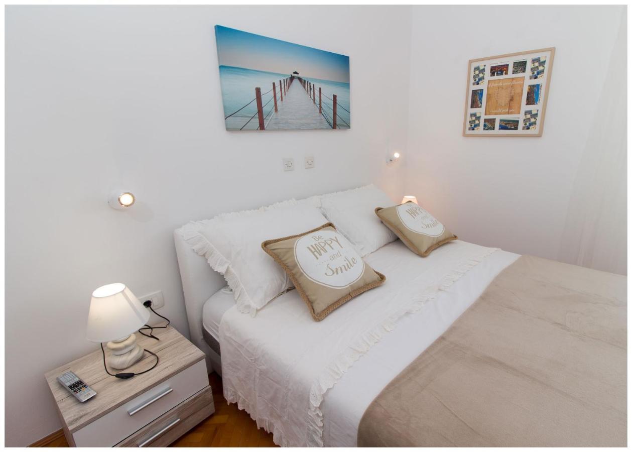 Large Apartment Between Split And Trogir Каштела Экстерьер фото