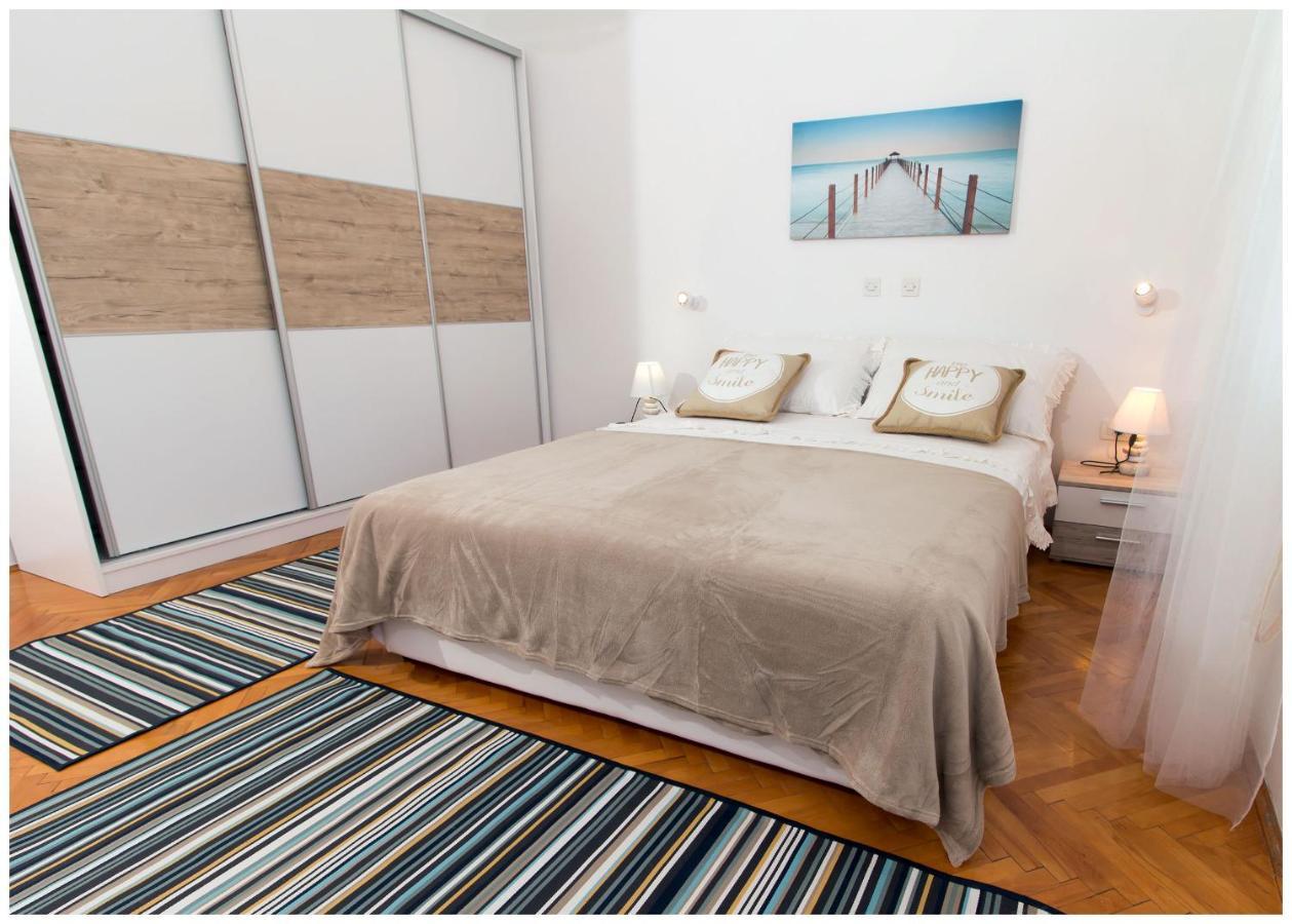 Large Apartment Between Split And Trogir Каштела Экстерьер фото