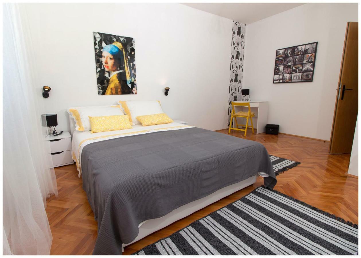 Large Apartment Between Split And Trogir Каштела Экстерьер фото