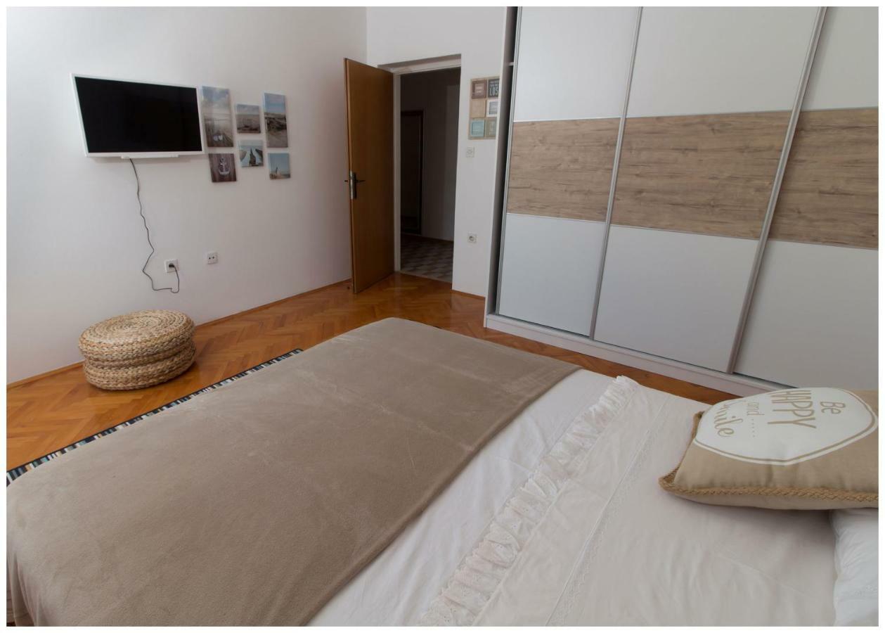 Large Apartment Between Split And Trogir Каштела Экстерьер фото