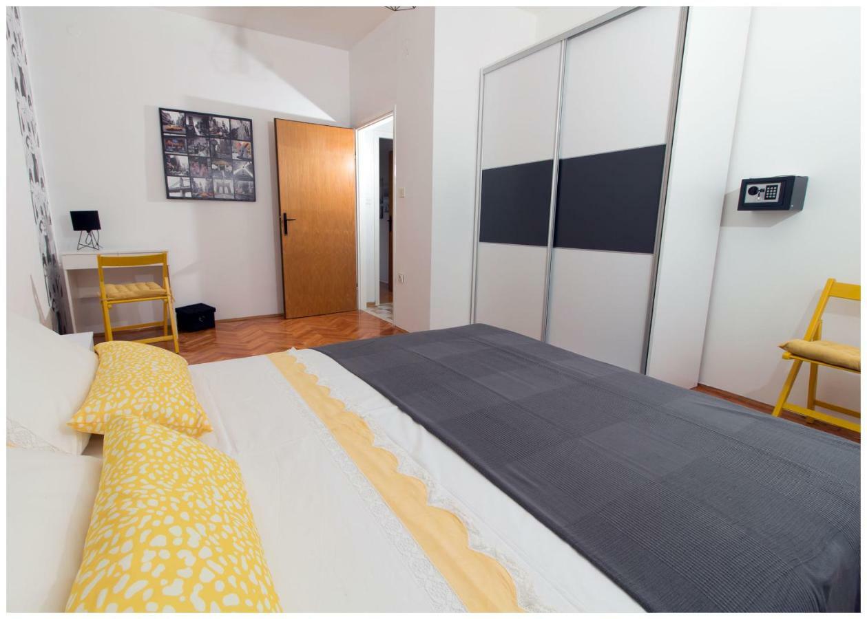 Large Apartment Between Split And Trogir Каштела Экстерьер фото
